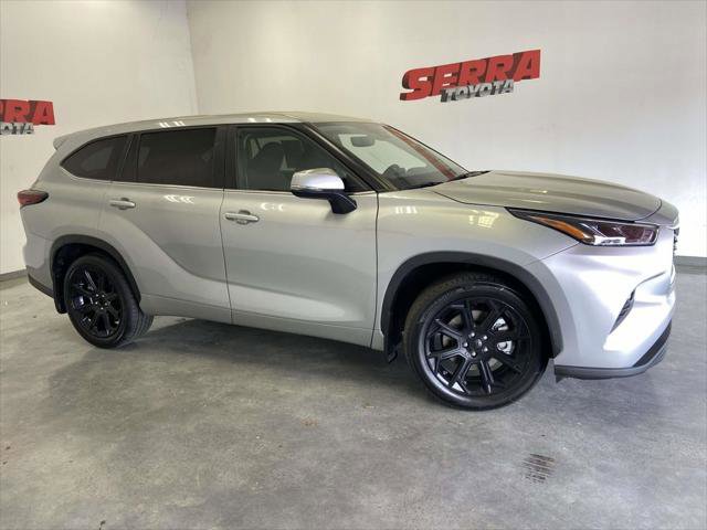 Certified 2024 Toyota Highlander LE image 2