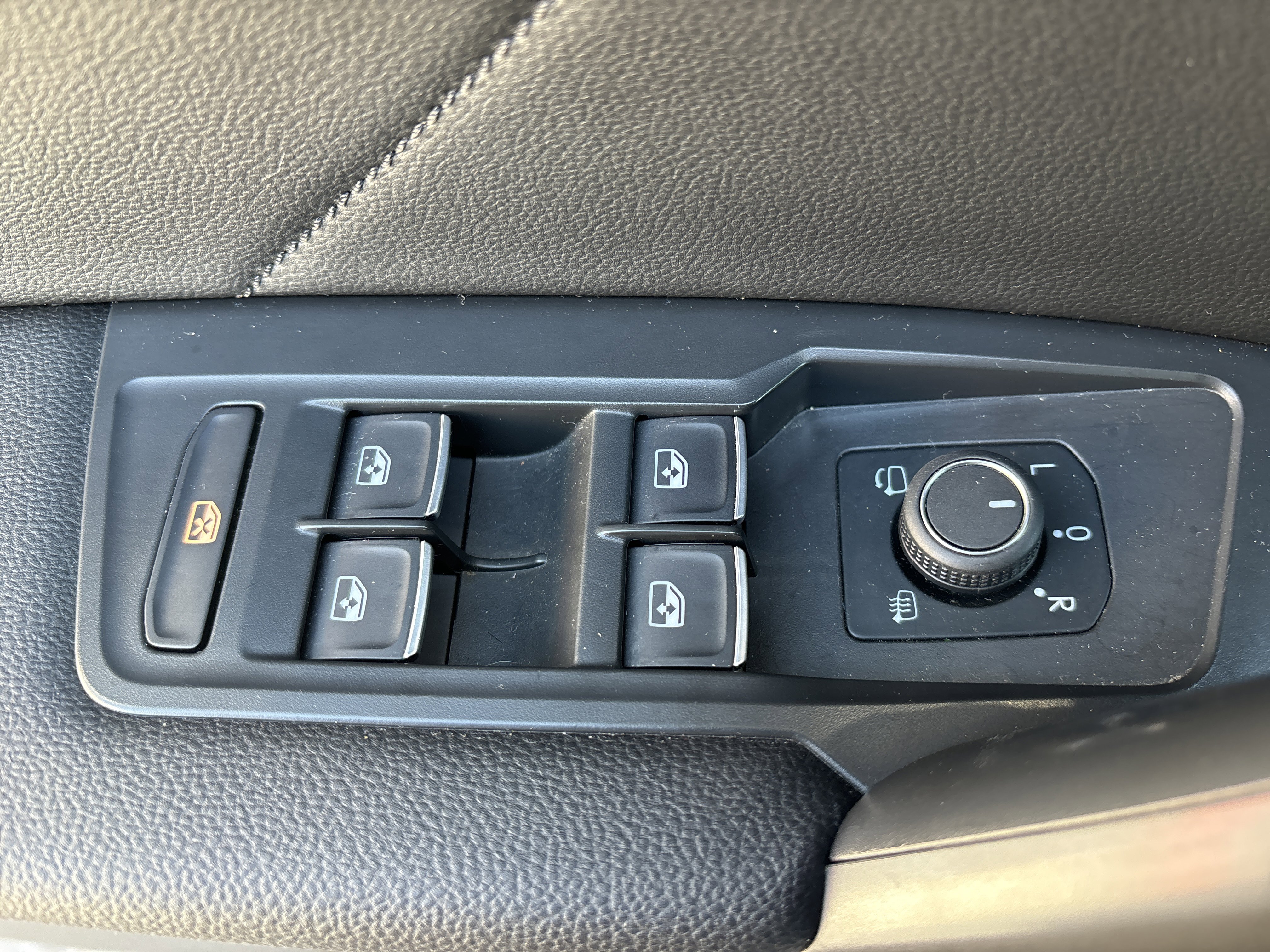 Used 2021 Volkswagen Tiguan SEL Premium R-Line image 17