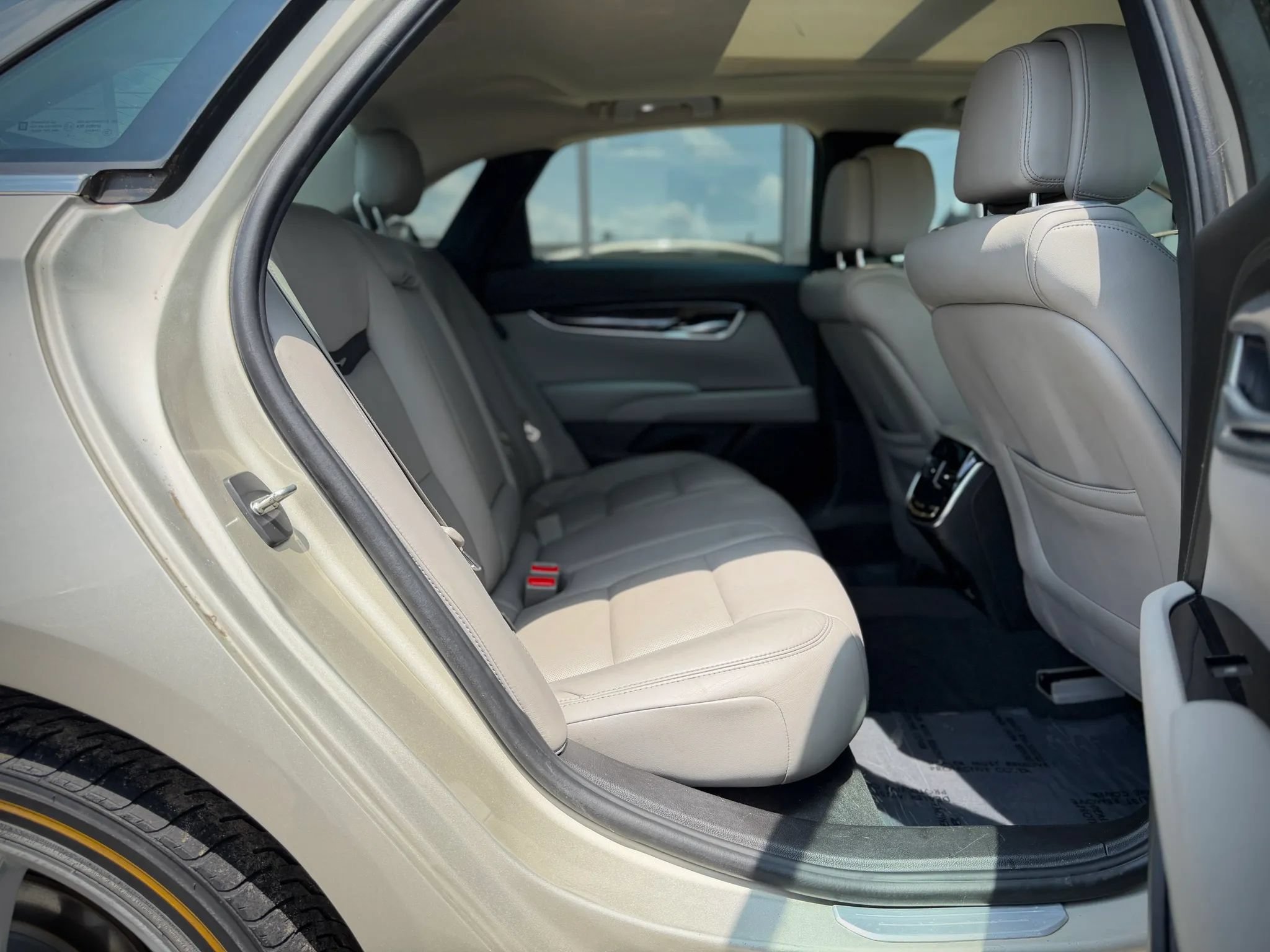 Used 2013 Cadillac XTS Premium AWD/4WD image 21