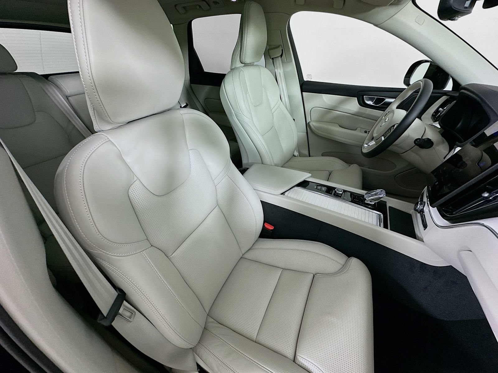 Used 2026 Volvo XC60 B5 Ultra w/ Protection Package Premier AWD/4WD image 44