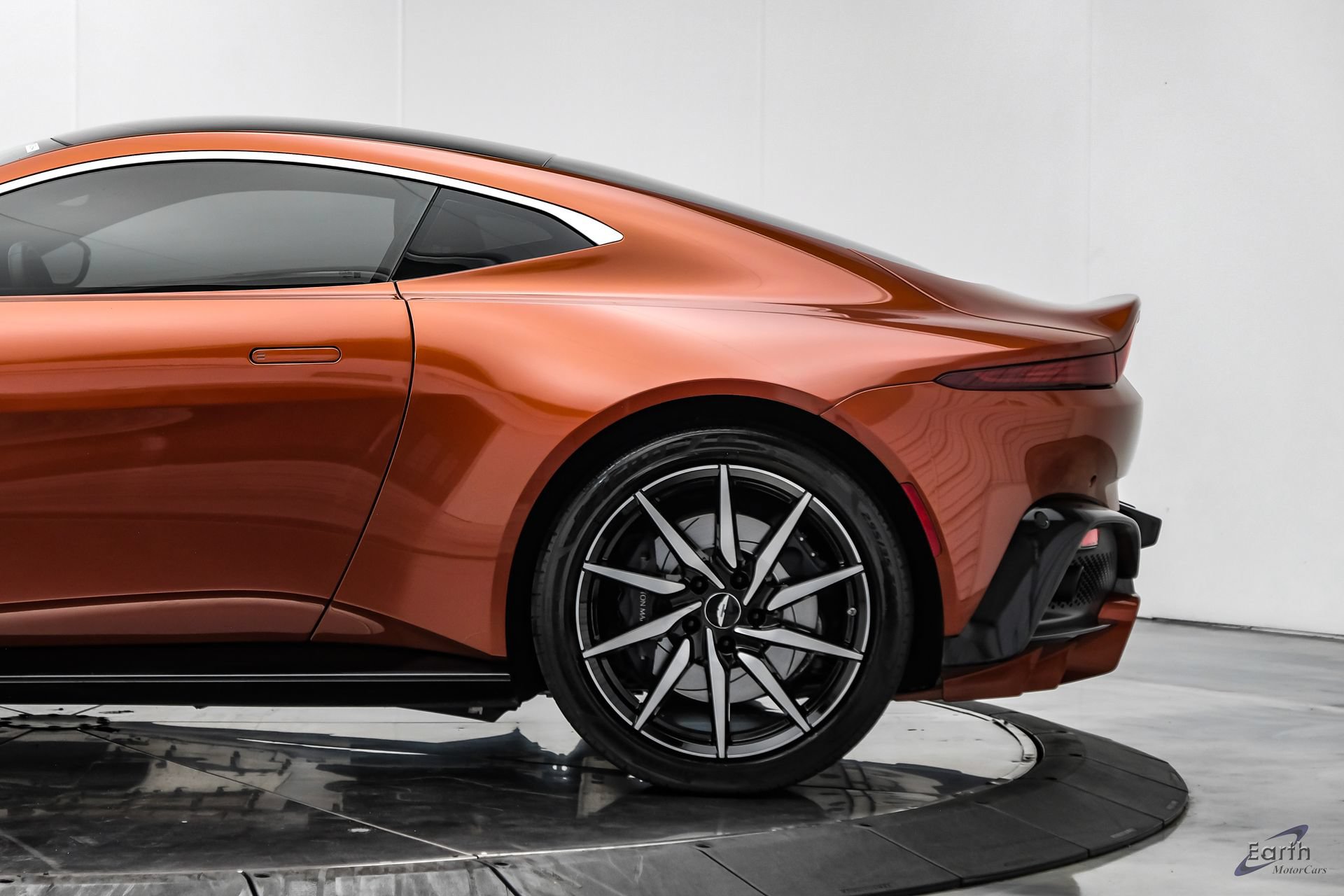 Used 2019 Aston Martin V8 Vantage Coupe RWD image 11