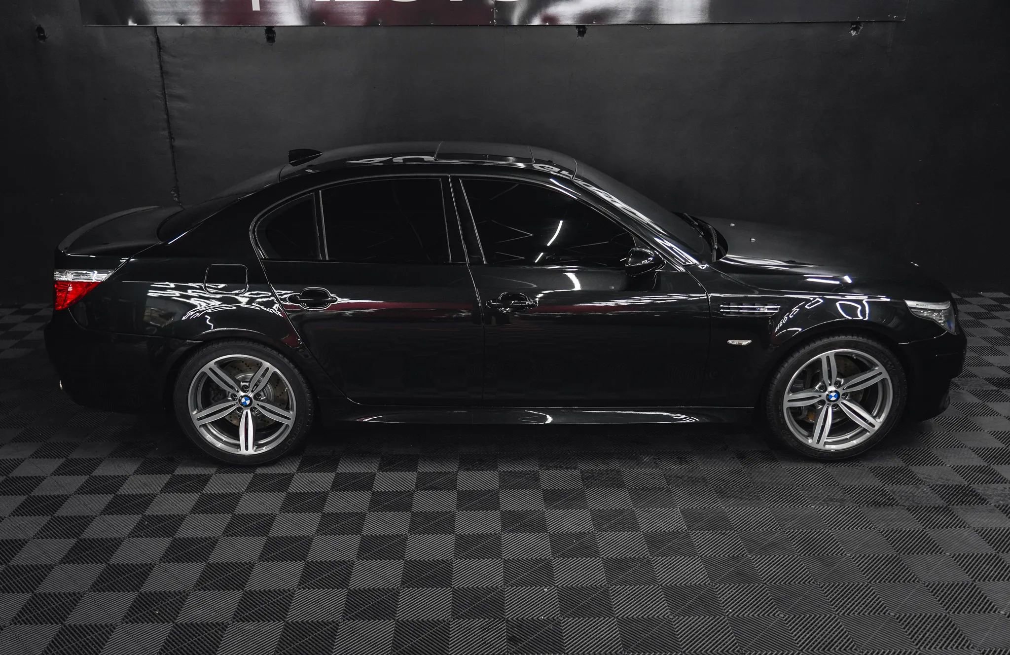 Used 2008 BMW M5 RWD image 17