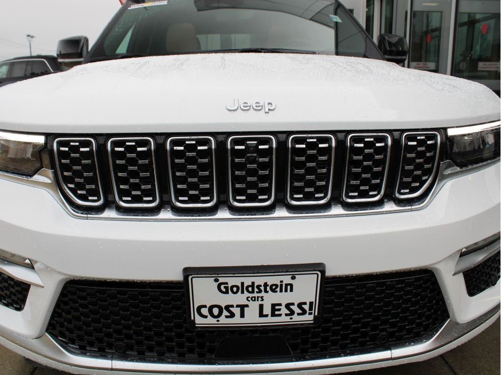 New 2025 Jeep Grand Cherokee Summit image 2