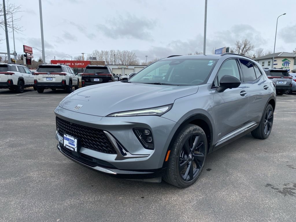 Used 2025 Buick Envision Sport Touring image 3