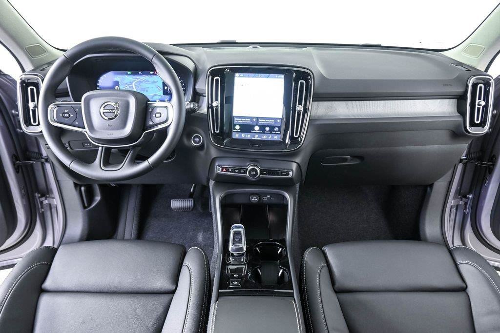 New 2026 Volvo XC40 B5 Plus w/ Protection Package Premier AWD/4WD image 17