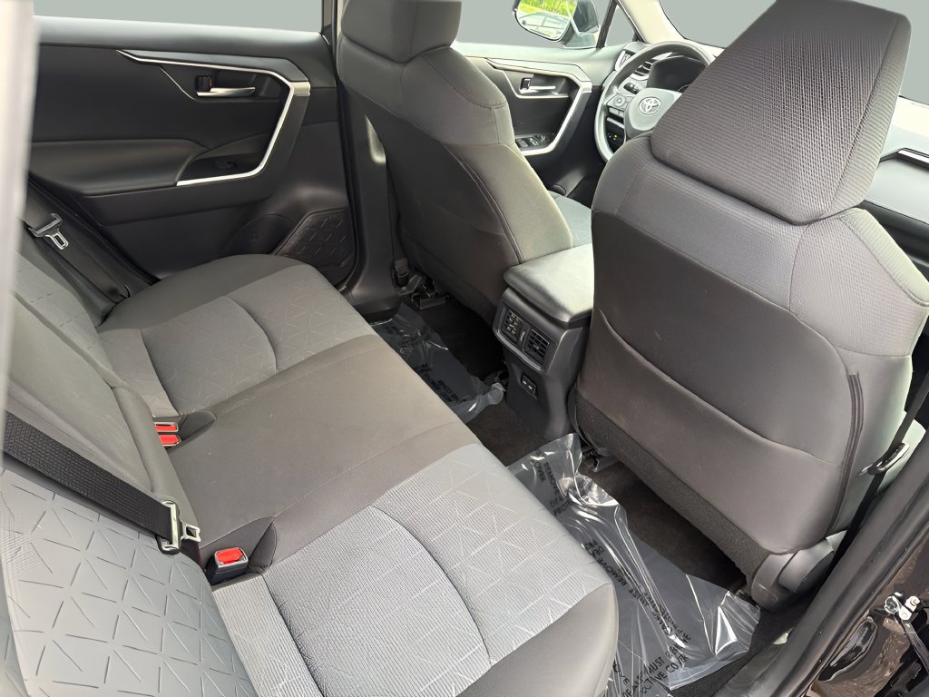 Used 2025 Toyota RAV4 XLE AWD/4WD image 15