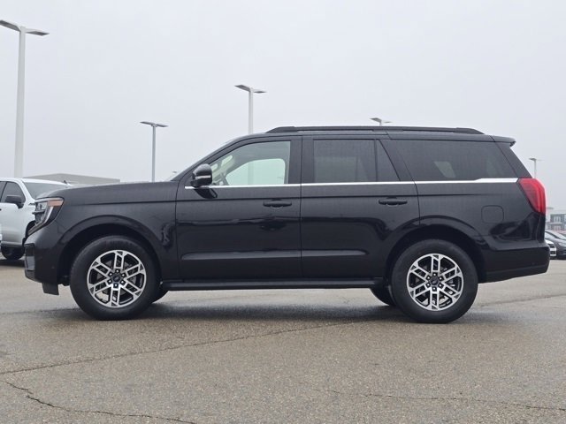 Used 2025 Ford Expedition Active image 29