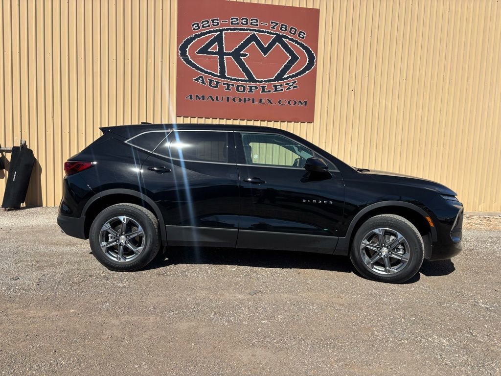 Used 2025 Chevrolet Blazer LT image 8
