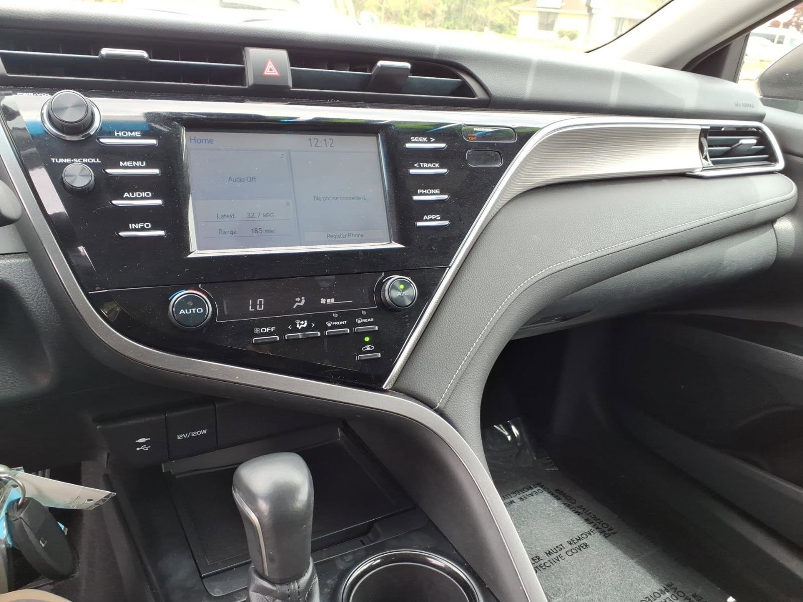 Used 2018 Toyota Camry SE FWD image 23