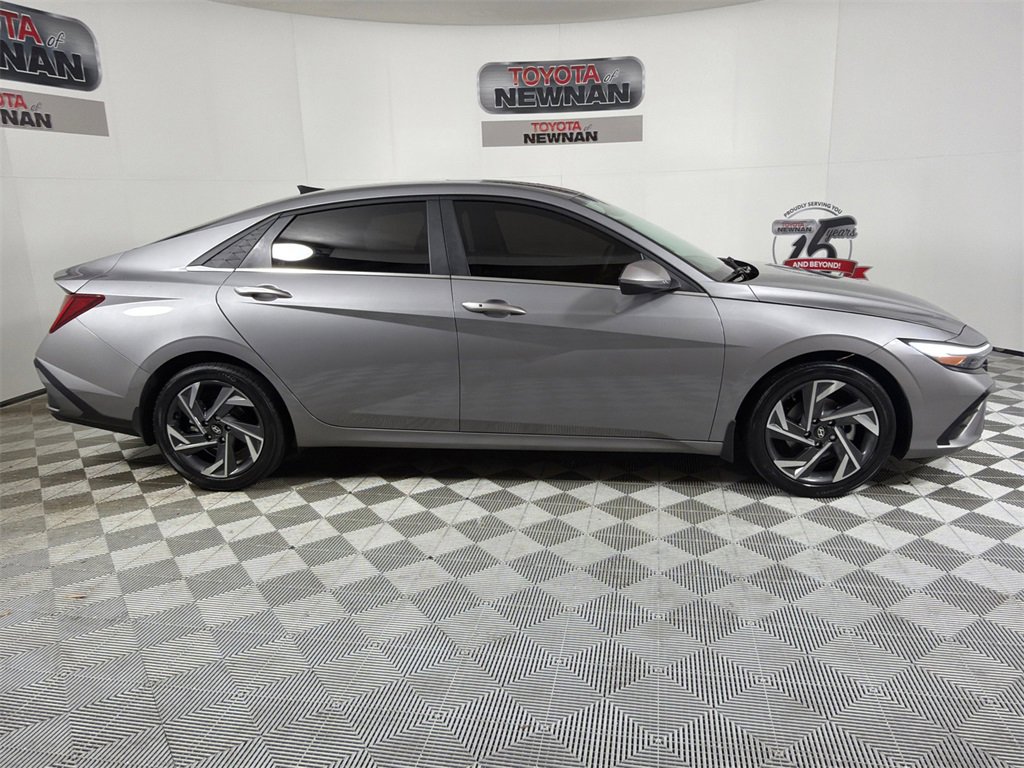 Used 2024 Hyundai Elantra SEL w/ Convenience Package image 3