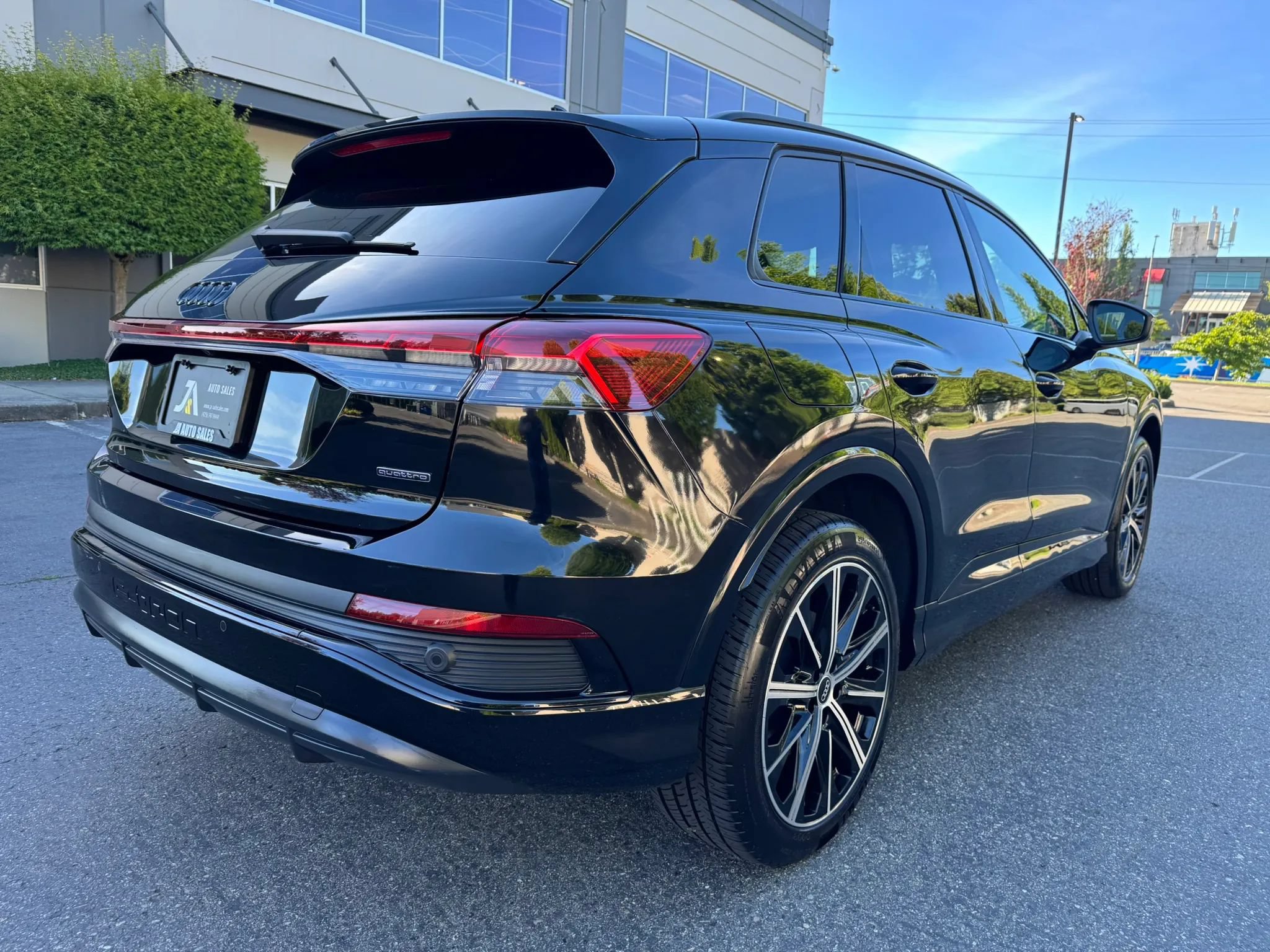 Used 2022 Audi Q4 e-tron Premium Plus w/ Premium Plus AWD/4WD image 10