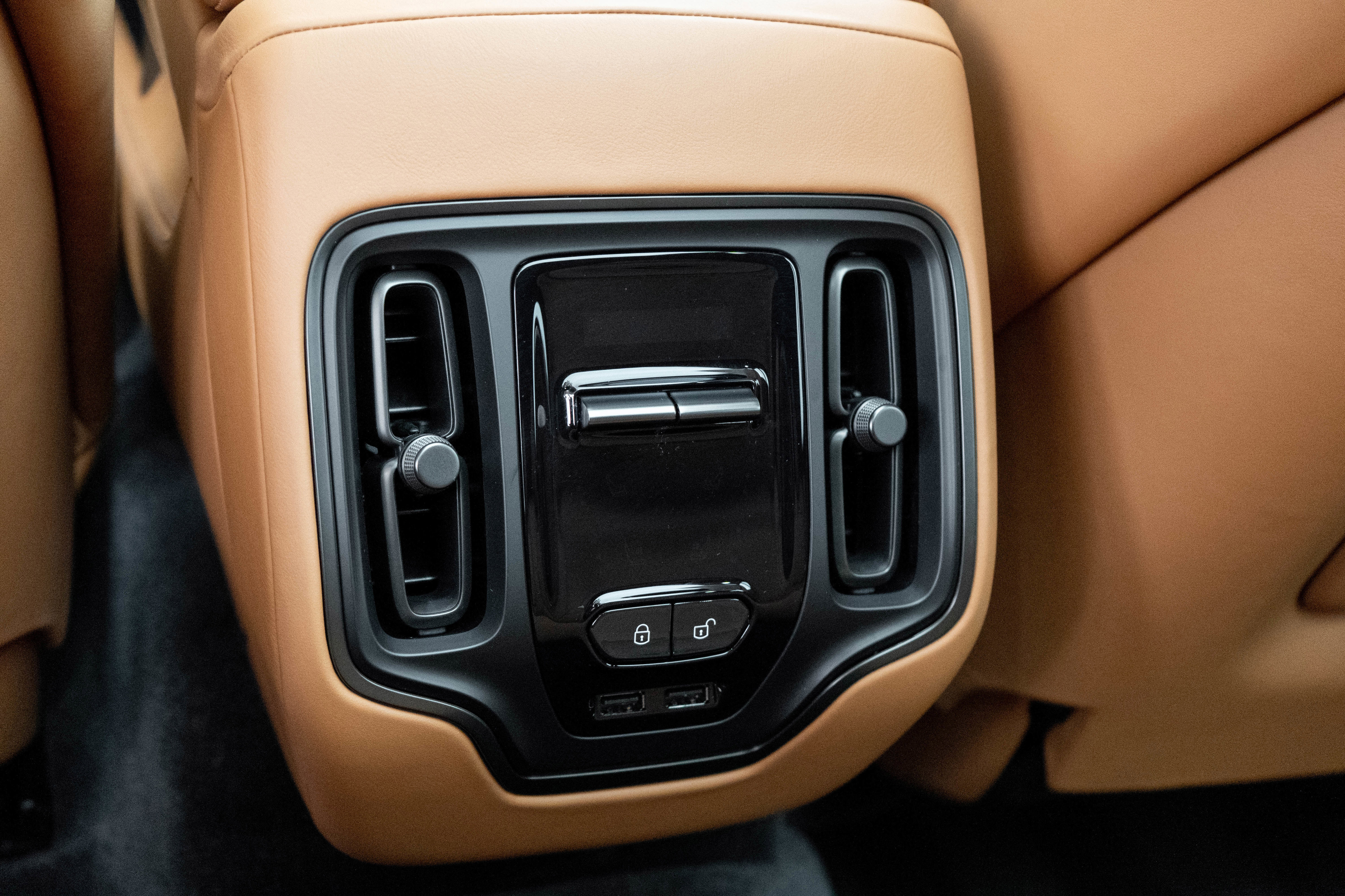 Used 2024 Aston Martin DBX 707 image 38