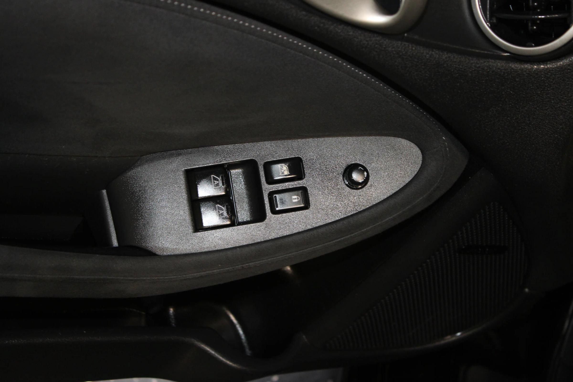 Used 2014 Nissan 370Z Touring w/ Sport Package RWD image 8