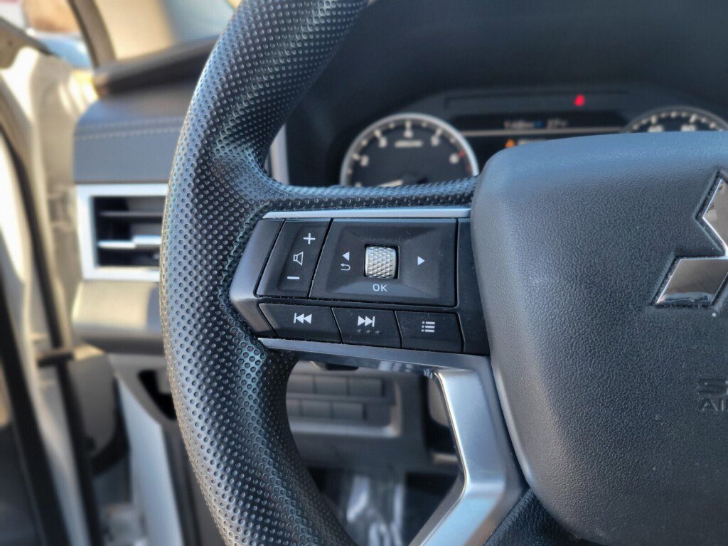 Used 2022 Mitsubishi Outlander ES image 23