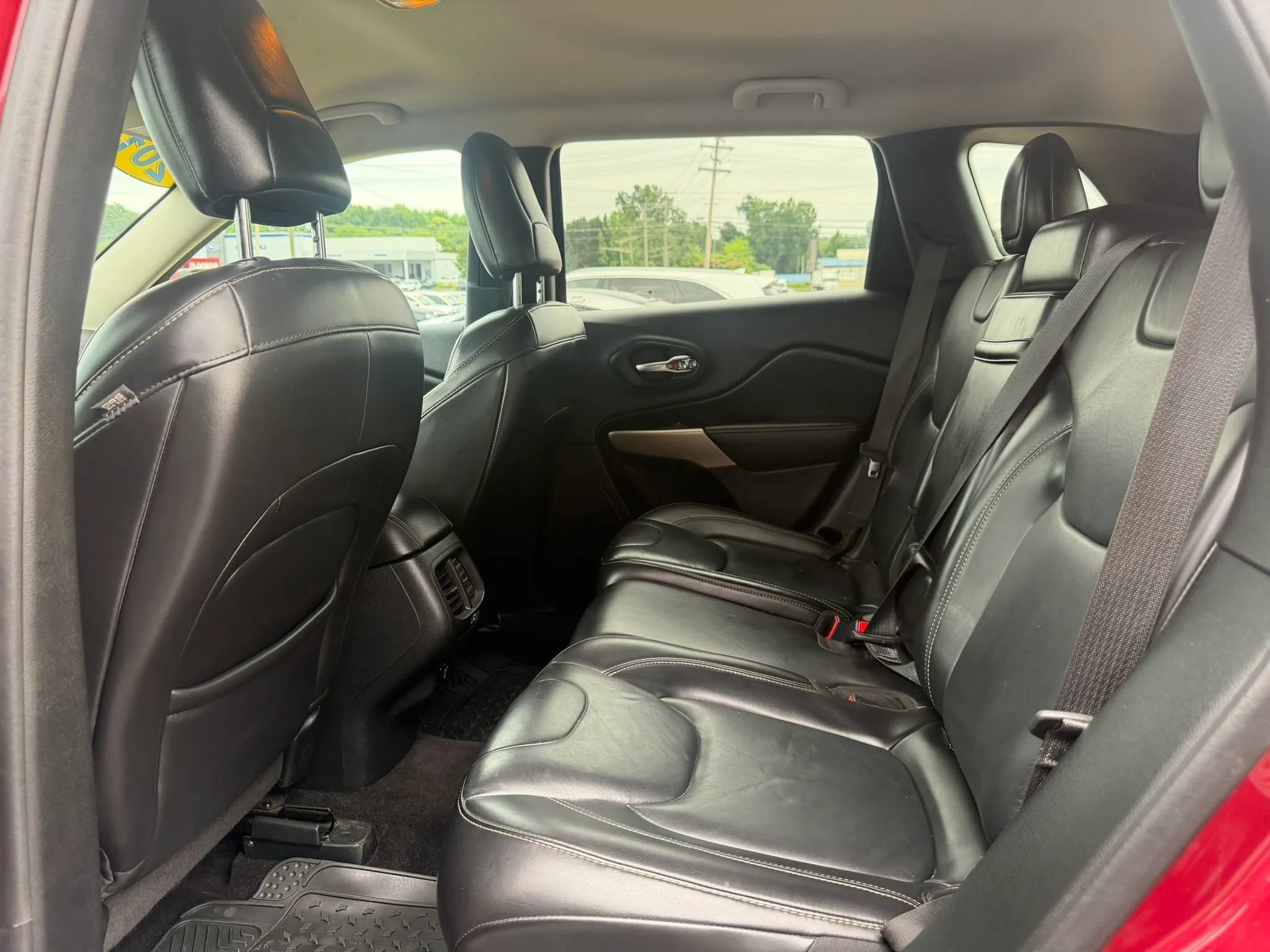 Used 2017 Jeep Cherokee Limited AWD/4WD image 12