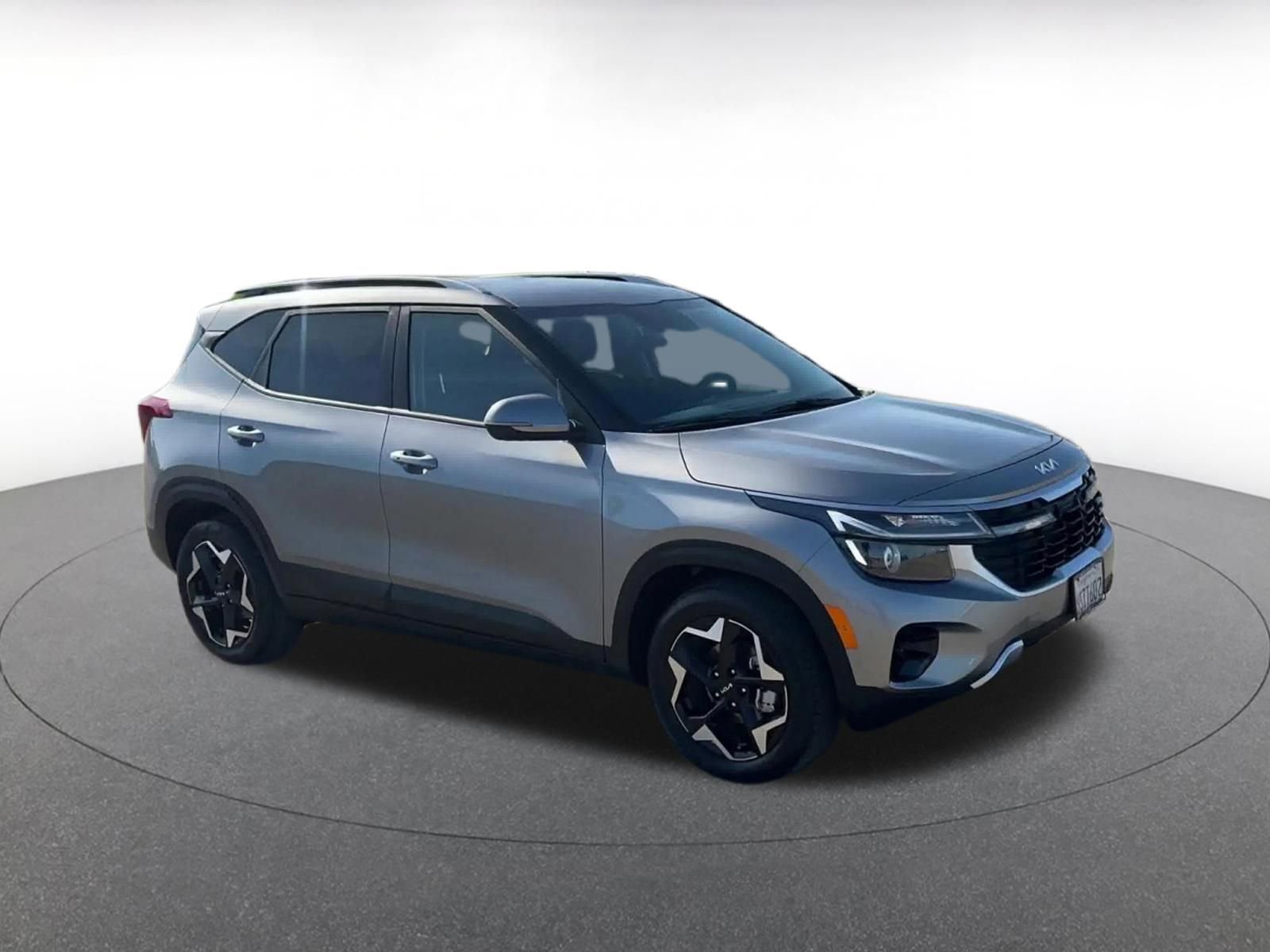 Used 2025 Kia Seltos S FWD image 2