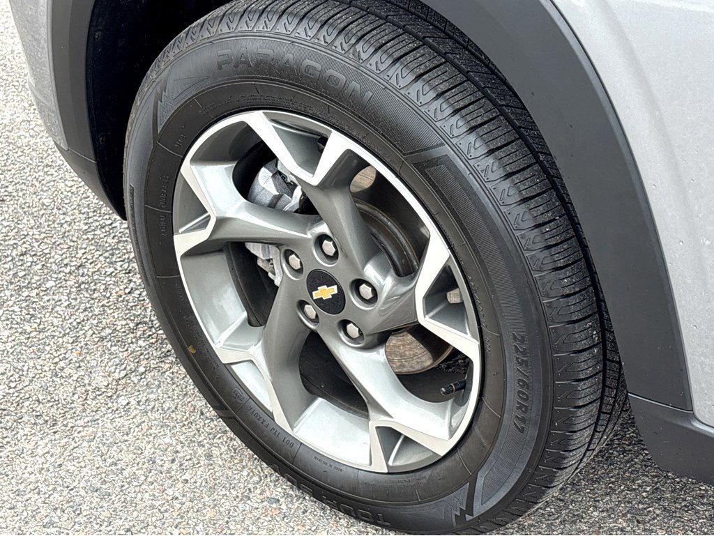 Used 2025 Chevrolet Trax LT FWD image 16