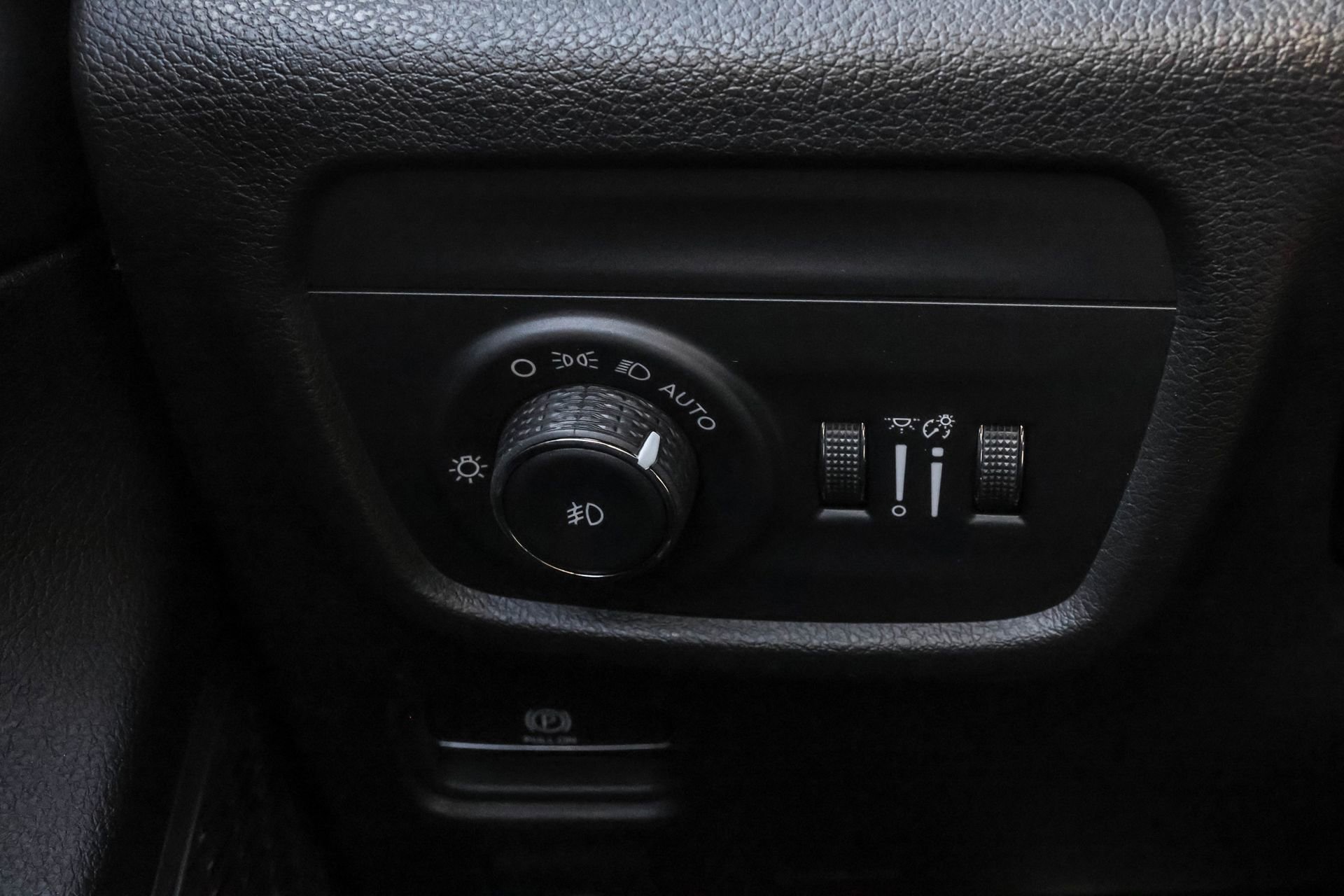 New 2025 Jeep Grand Cherokee Limited w/ Luxury Tech Group II image 28