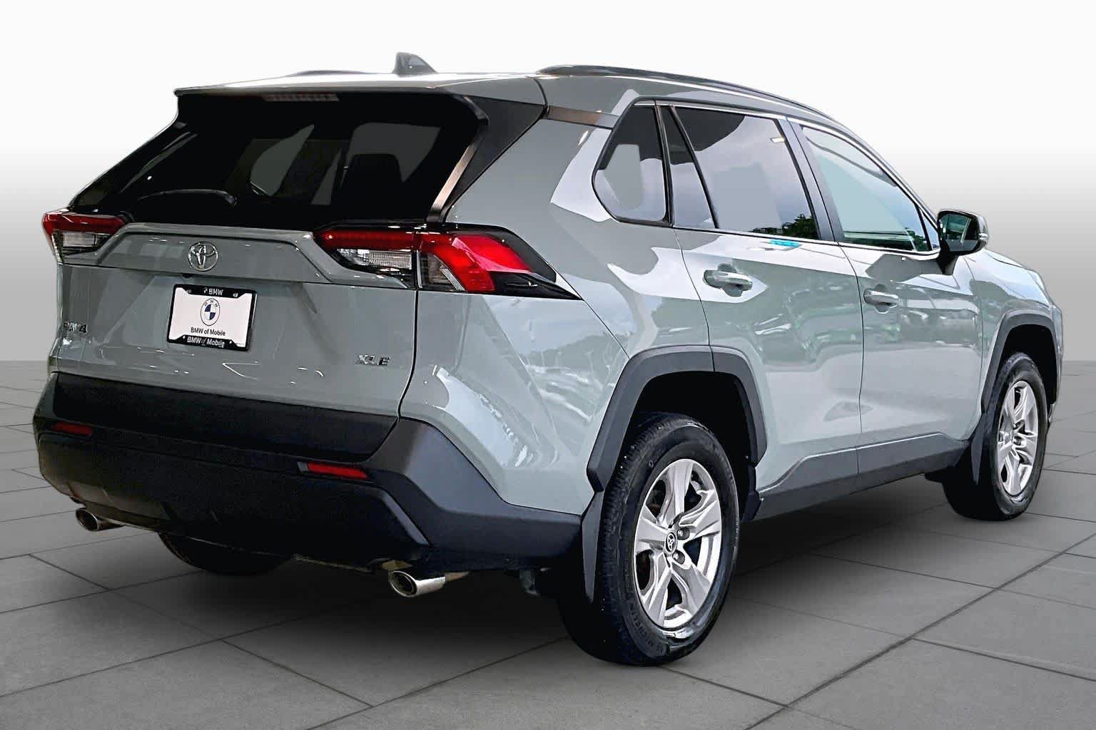 Used 2022 Toyota RAV4 XLE w/ Convenience Package FWD image 12