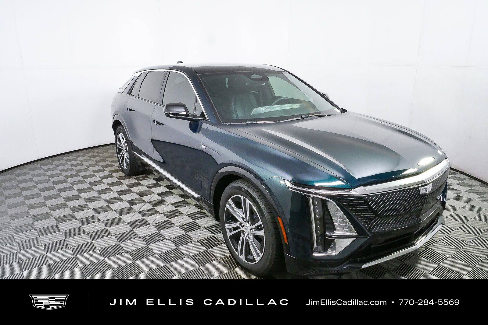 Used 2025 Cadillac Lyriq Luxury AWD/4WD image 1