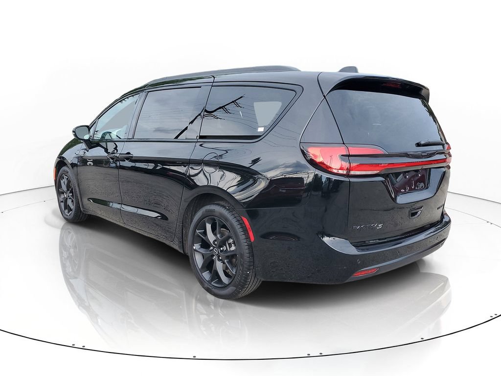 Used 2026 Chrysler Pacifica Limited w/ S Appearance Package FWD image 3