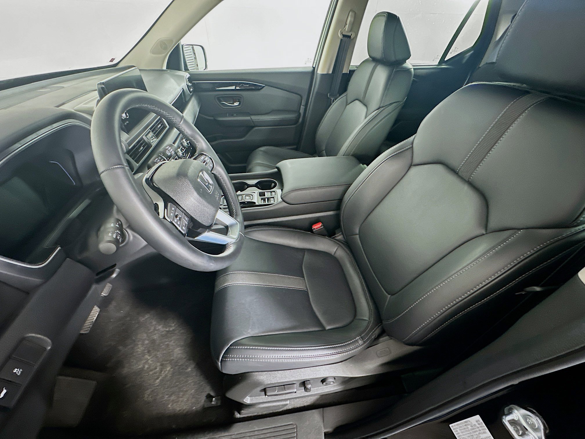Used 2025 Honda Pilot EX-L image 13