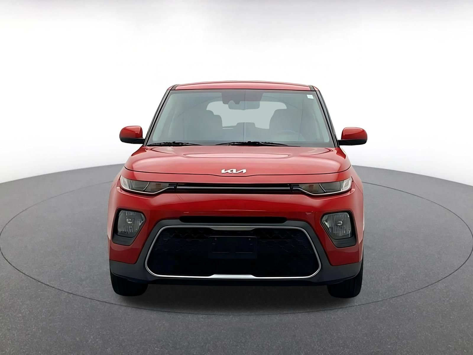 Used 2025 Kia Soul LX w/ LX Technology Package FWD image 2