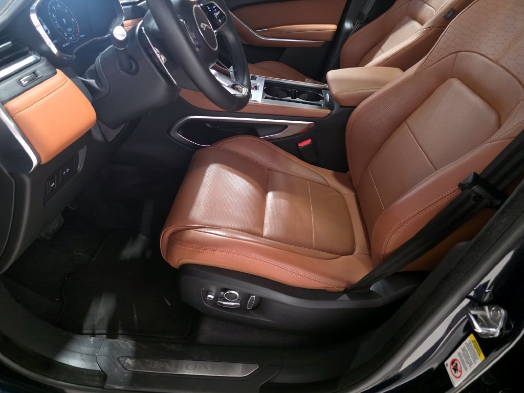 Certified 2025 Jaguar F-PACE R-Dynamic S AWD/4WD image 17