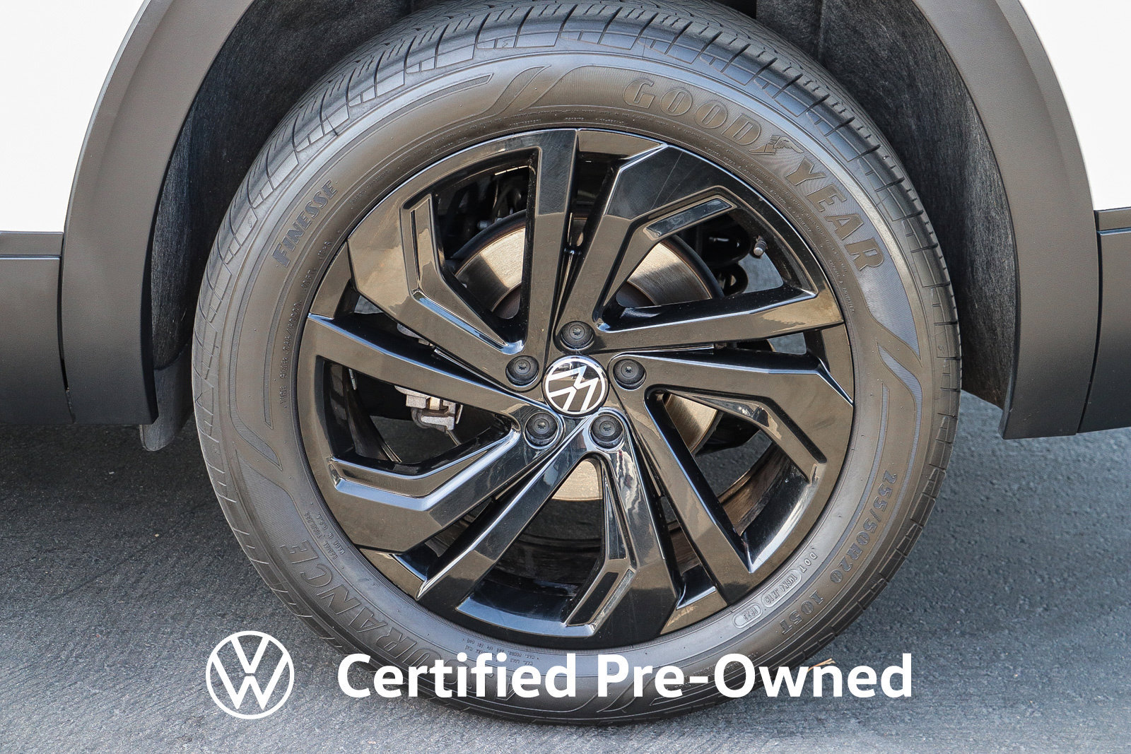 Certified 2023 Volkswagen Atlas SE w/ Black Wheel Package FWD image 13