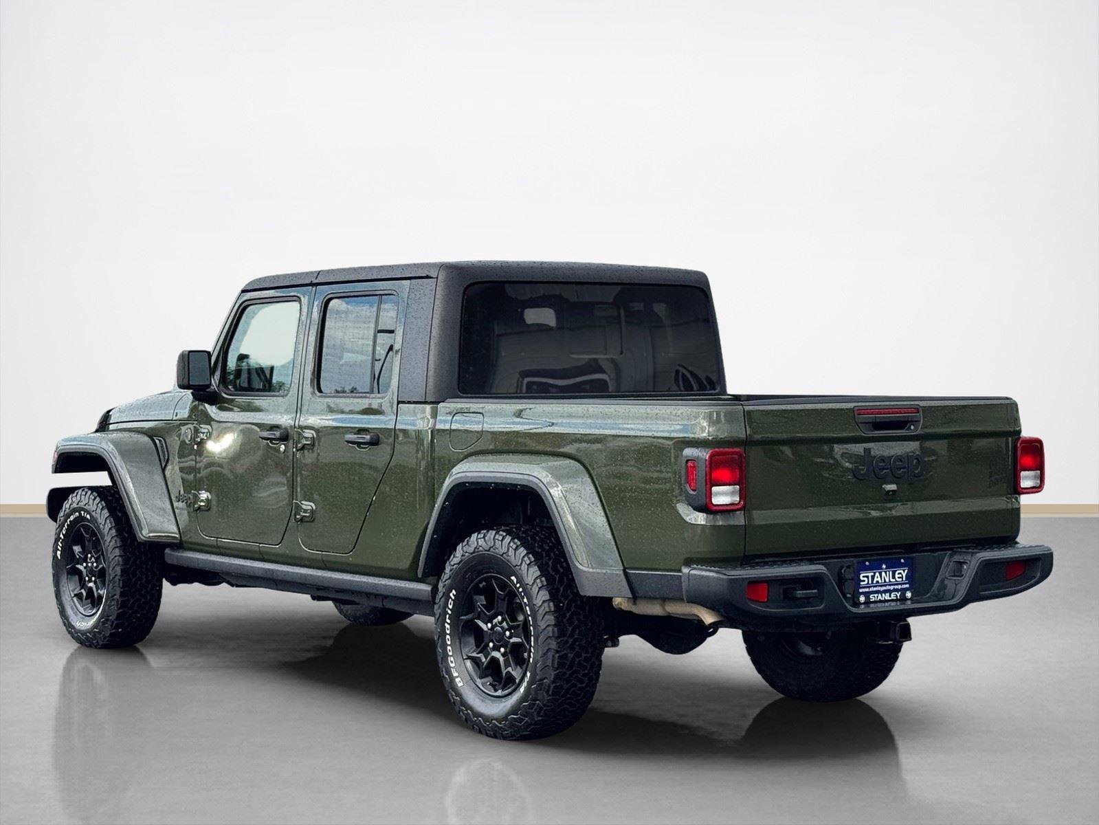 Used 2023 Jeep Gladiator Willys image 5