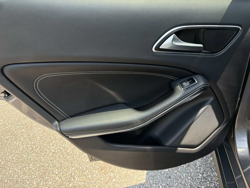 Used 2015 Mercedes-Benz GLA 250 4MATIC image 16
