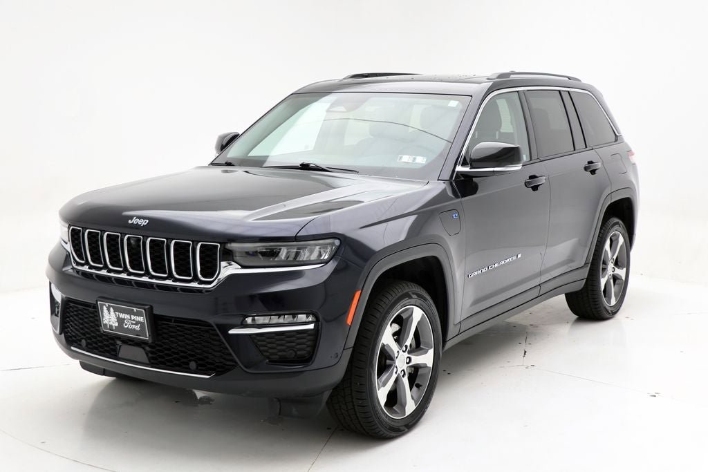 Used 2023 Jeep Grand Cherokee 4WD 4xe w/ Luxury Tech Group II image 2