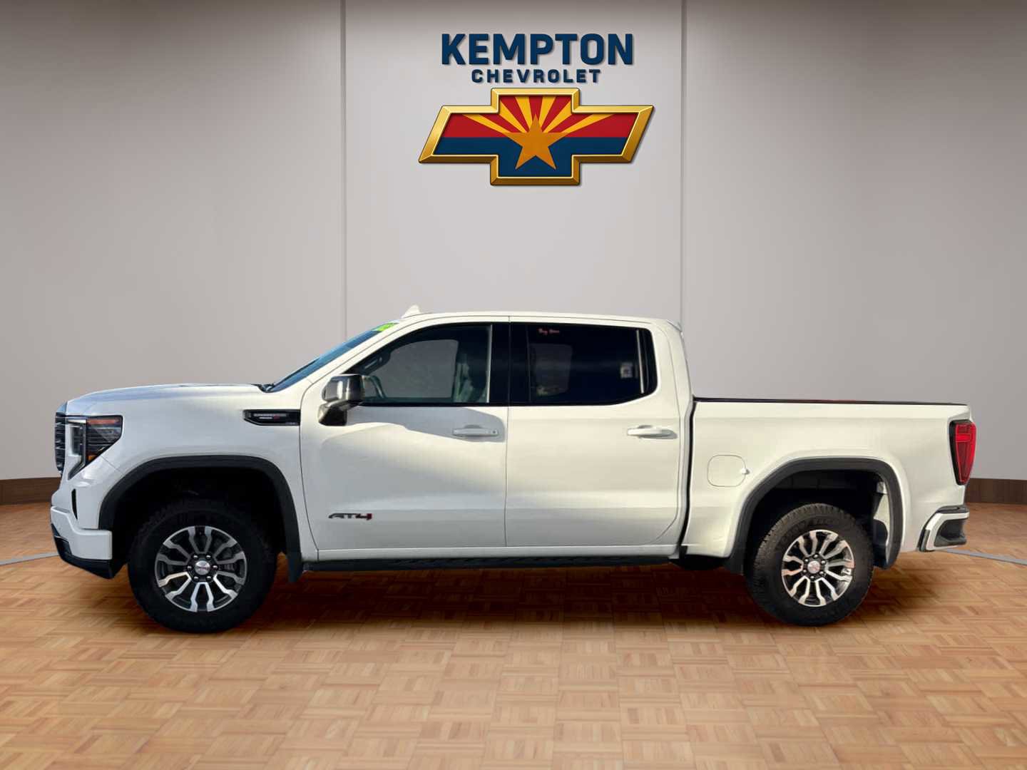 Used 2022 GMC Sierra 1500 AT4 w/ AT4 Premium Package image 3