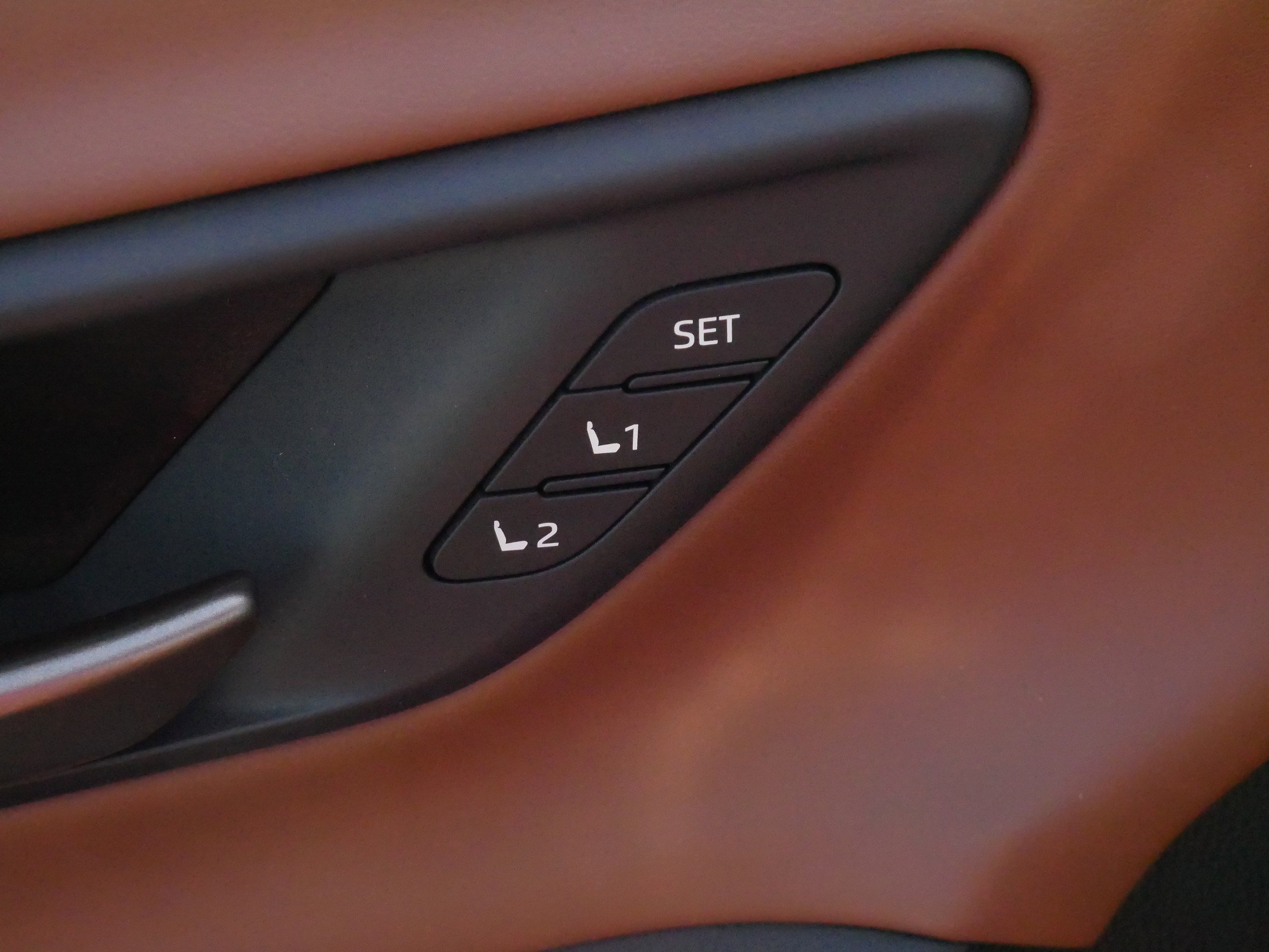 Certified 2025 Toyota Crown Signia w/ Advanced Technology Package image 19