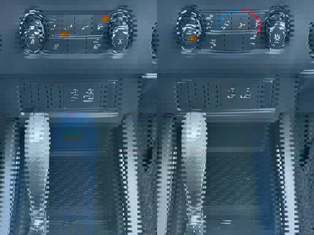 Used 2023 Nissan Frontier SV image 25