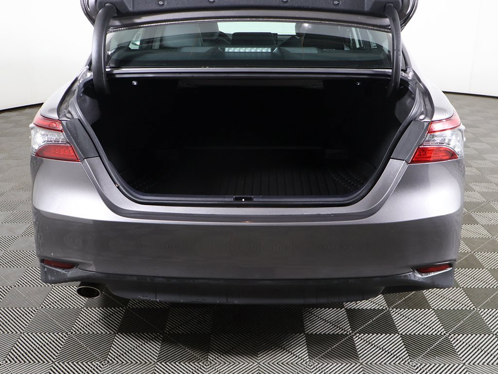 Used 2021 Toyota Camry XLE w/ Navigation Upgrade Package image 17