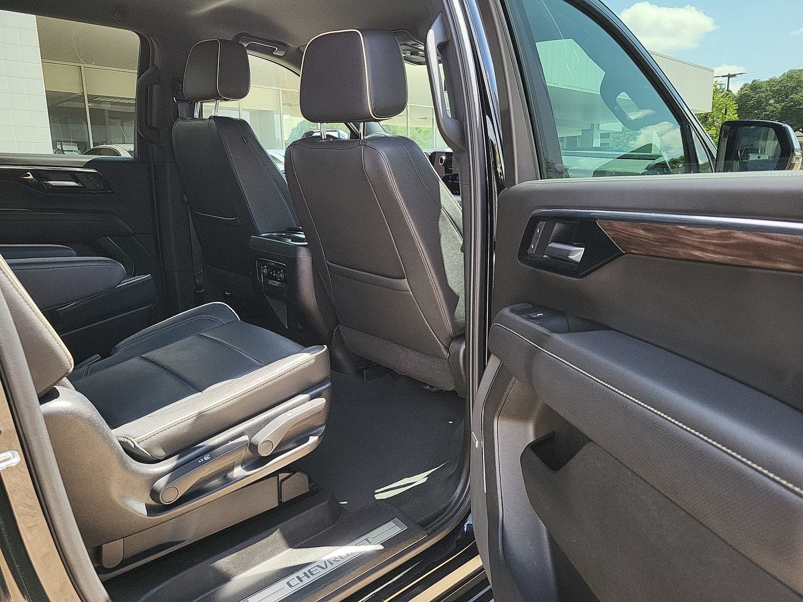 Certified 2025 Chevrolet Suburban Premier AWD/4WD image 26