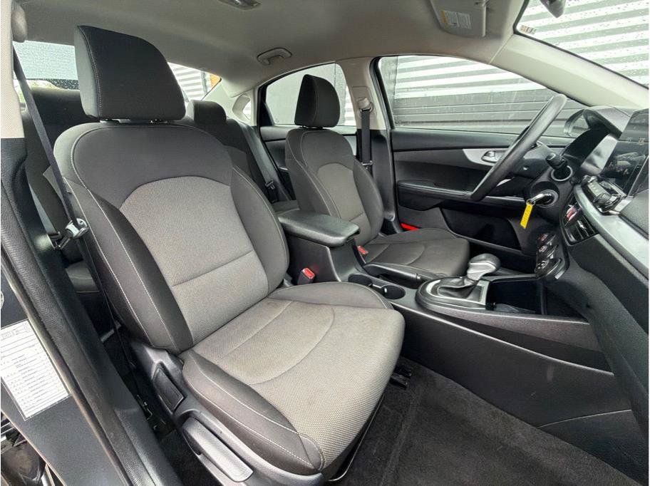 Used 2024 Kia Forte LXS FWD image 4