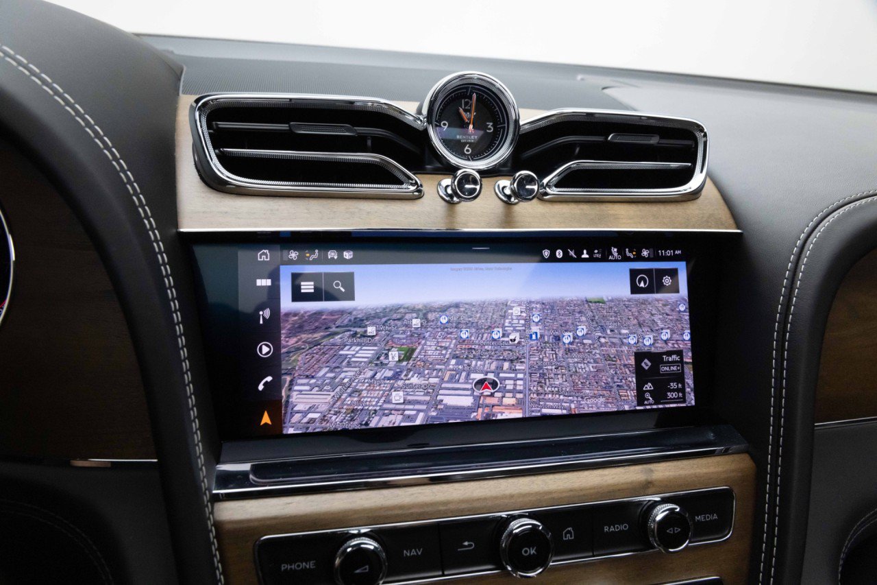 Used 2023 Bentley Bentayga Extended Wheelbase AWD/4WD image 32