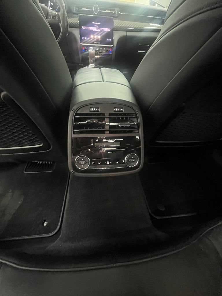 Used 2021 Maserati Quattroporte Trofeo RWD image 16