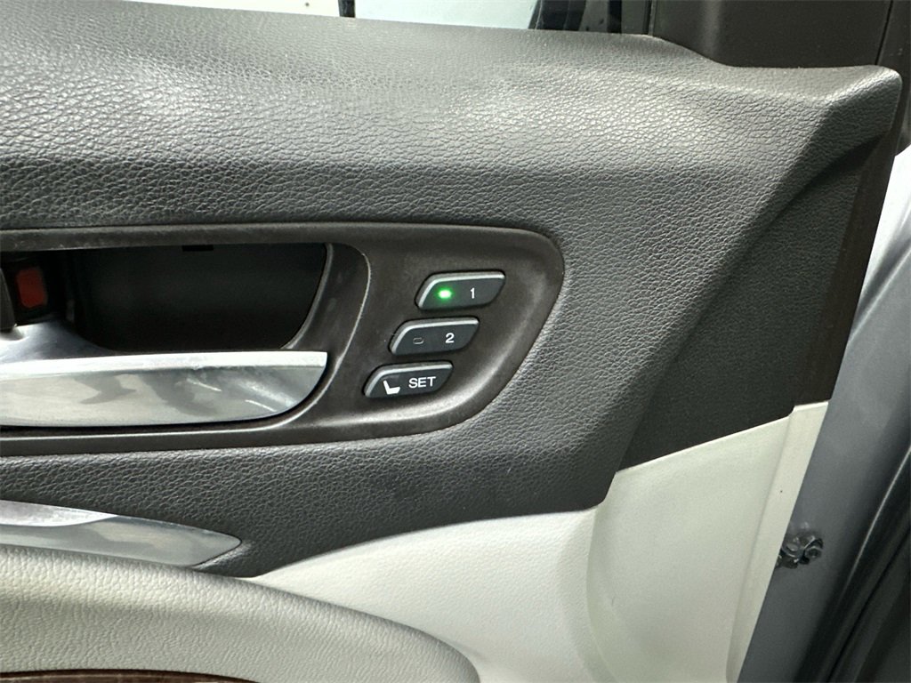 Used 2017 Acura MDX SH-AWD w/ Technology Package image 12