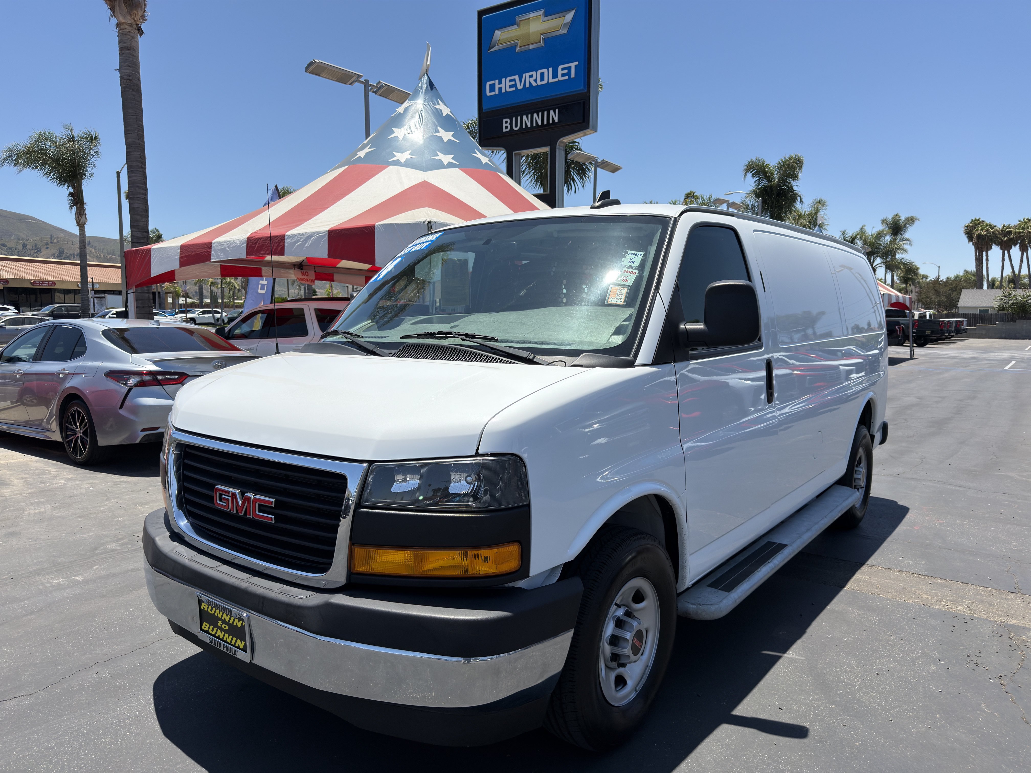 Used 2024 GMC Savana 2500 w/ Driver Convenience Package RWD image 4