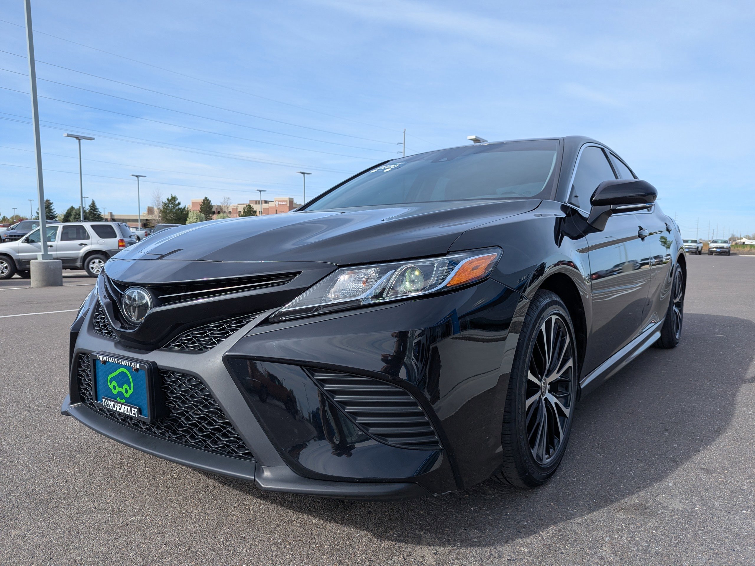 Used 2020 Toyota Camry SE w/ Cold Weather Package image 7