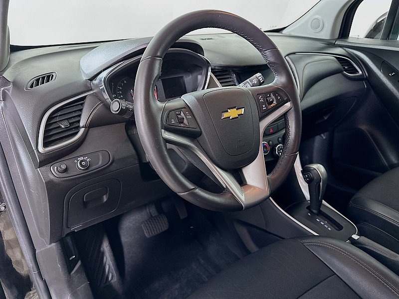 Used 2020 Chevrolet Trax LT w/ LT Convenience Package image 9