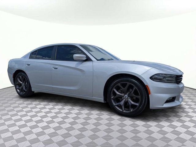 Used 2019 Dodge Charger SXT w/ Plus Group image 2