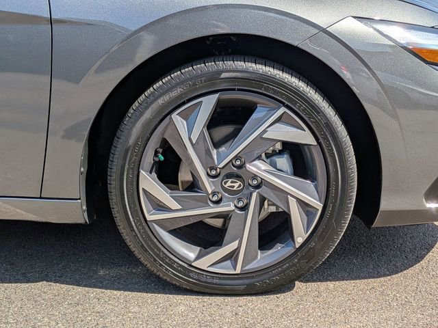 Used 2025 Hyundai Elantra Limited FWD image 7