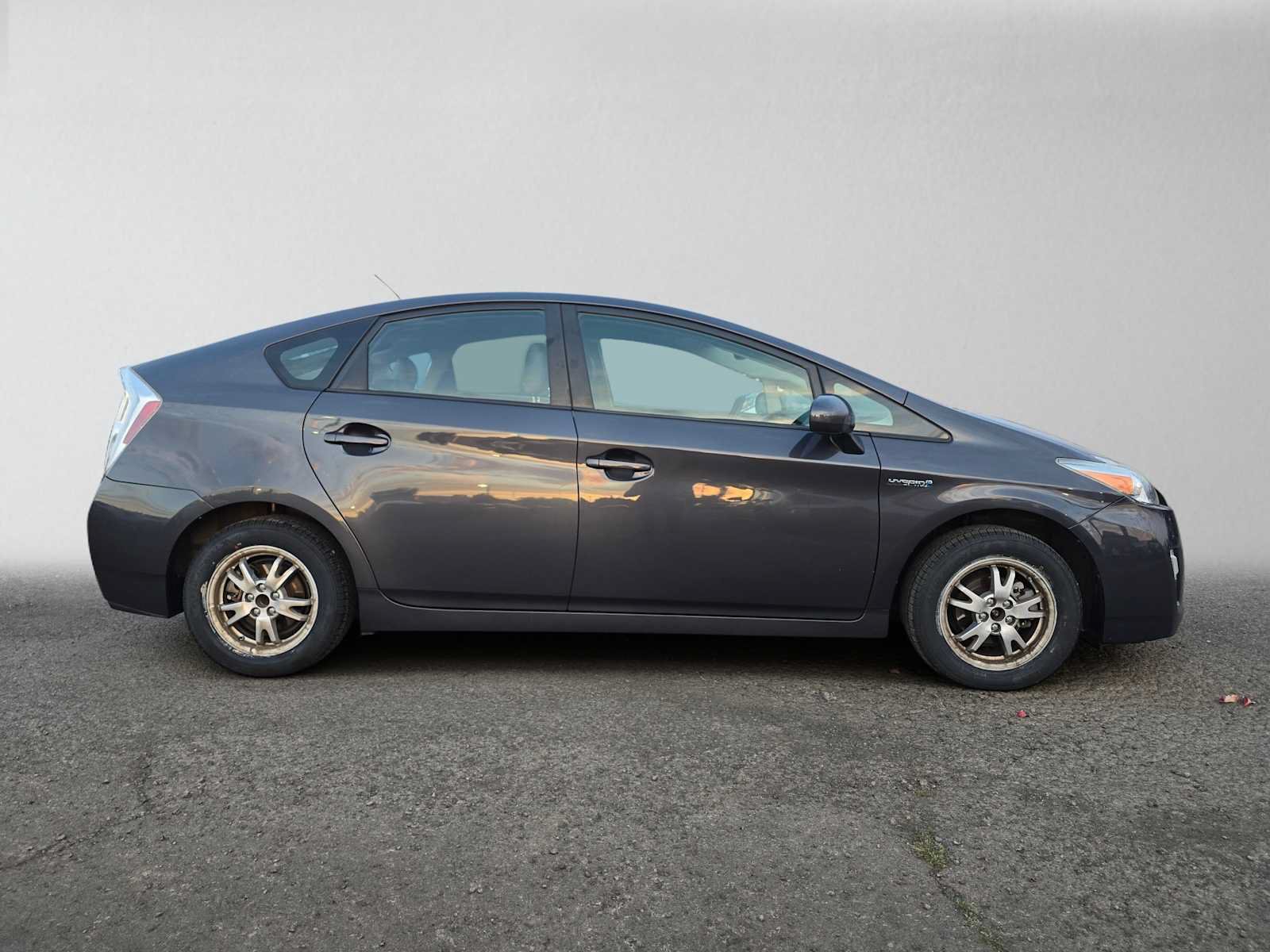 Used 2011 Toyota Prius Four w/ Solar Roof Pkg FWD image 2