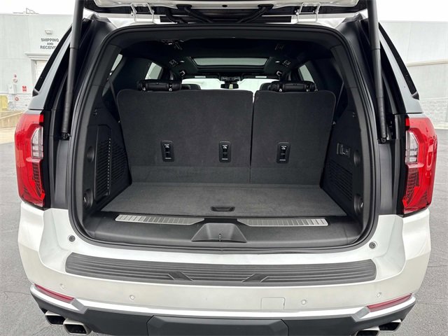 Used 2025 GMC Yukon Denali w/ Sun & Power Step Package image 4
