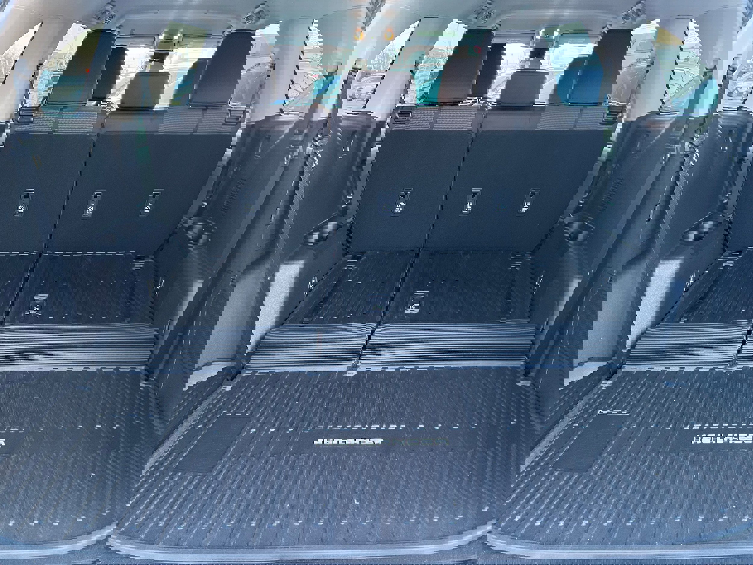 Used 2020 Toyota Highlander LE image 12