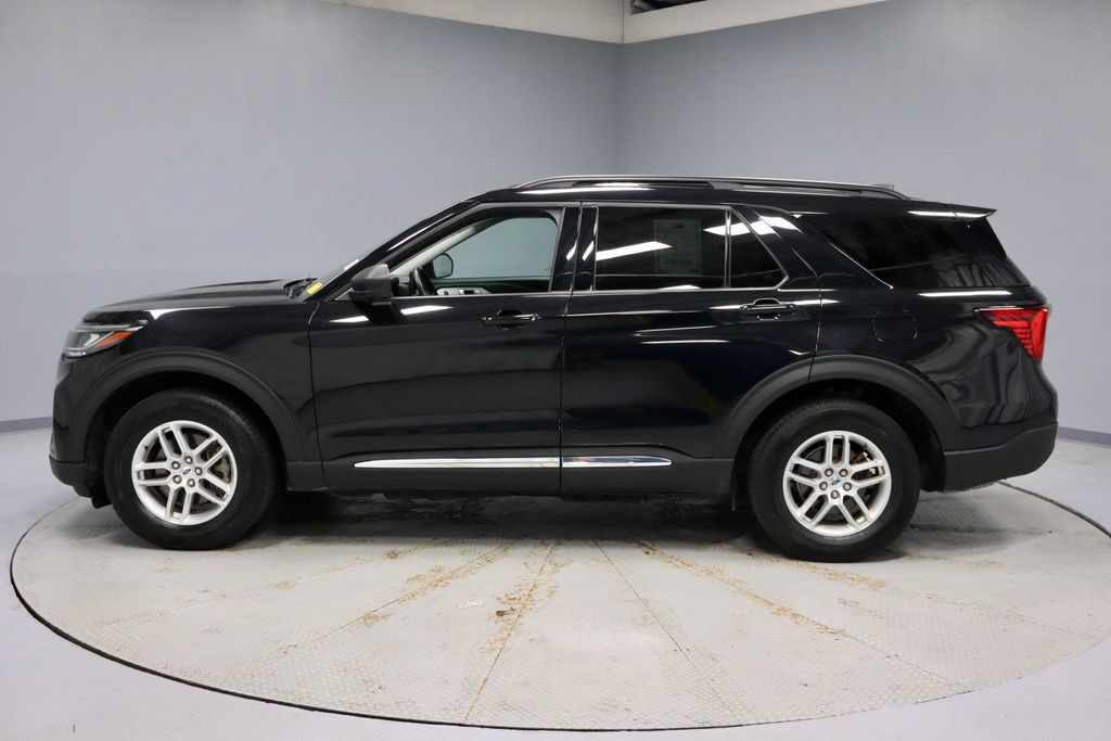 Used 2025 Ford Explorer Active AWD/4WD image 8